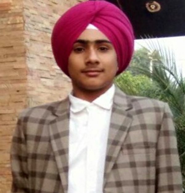 ਪੁੱਤਰ ਇਕ ਵਾਰ ਉੱਠ ਕੇ ਗਲ ਲੱਗ ਜਾ, ਸੋਮਵਾਰ ਨੂੰ ਸਕੂਲ ਵੀ ਜਾਣੈ