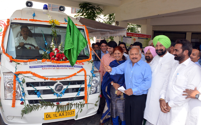 ਬ੍ਰਹਮ ਮਹਿੰਦਰਾ ਨੇ ਆਰ. ਐੱਨ. ਟੀ. ਸੀ. ਪੀ. ਵੈਨ ਨੂੰ ਵਿਖਾਈ ਹਰੀ ਝੰਡੀ