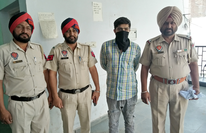 315 ਬੋਰ ਦੇ ਦੇਸੀ ਕੱਟੇ ਅਤੇ ਜ਼ਿੰਦਾ ਕਾਰਤੂਸ ਸਣੇ ਕਾਬੂ