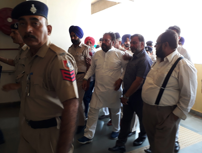 ਸ਼ੈੱਡ ਅਲਾਟਮੈਂਟ ਘਪਲੇ ''ਚ ਬਬਲਾ ਦੀ ਸਜ਼ਾ ''ਤੇ ਫੈਸਲਾ ਟਲਿਆ