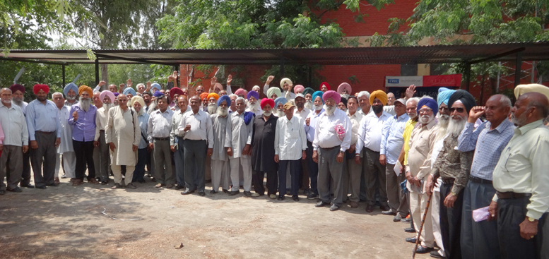 ਪਾਵਰਕਾਮ ਤੇ ਰੋਡਵੇਜ਼ ਪੈਨਸ਼ਨਰਾਂ ਨੇ ਮੰਗਾਂ ਦੇ ਹੱਕ ''ਚ ਸਰਕਾਰ ਖਿਲਾਫ਼ ਕੀਤੀ ਨਾਅਰੇਬਾਜ਼ੀ