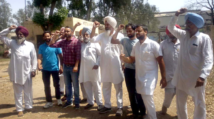 ਮੁਲਾਜ਼ਮਾਂ ਤੇ ਕਿਸਾਨਾਂ ਕੀਤੀ ਨਾਅਰੇਬਾਜ਼ੀ