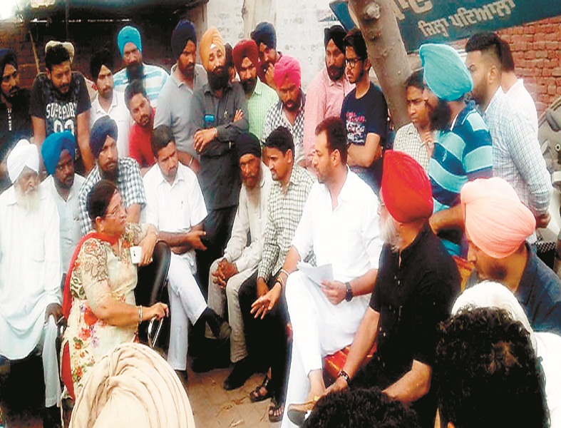 ਵਿੱਦਿਆ ਦੇ ਨਾਂ ''ਤੇ ਕੀਤੀ ਜਾ ਰਹੀ ਲੁੱਟ ਦਾ ਮਾਮਲਾ ਪੁੱਜਾ ਥਾਣੇ