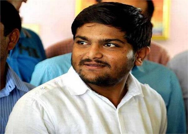 hardik targets government over bhavnagar