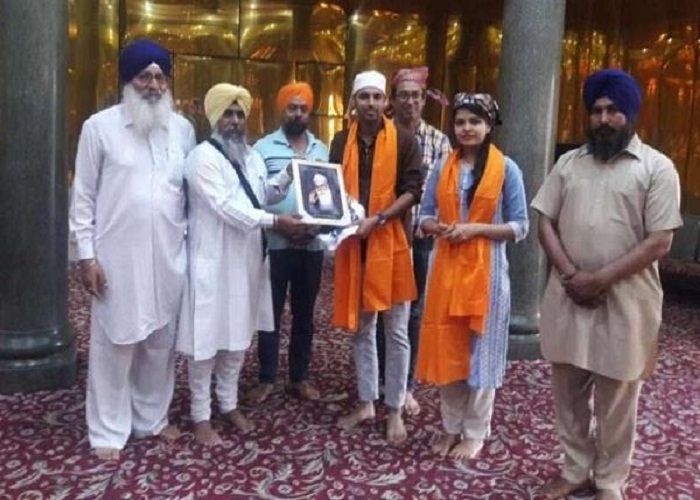 SC/ST ACT :ਆਪਣੀ ਪਤਨੀ ਨਾਲ ਦੰਗਿਆਂ 'ਚ ਫੱਸਿਆ ਇਹ ਭਾਰਤੀ ਕ੍ਰਿਕਟਰ, ਗੁਰੂਦੁਆਰੇ 'ਚ ਲਈ ਸ਼ਰਨ