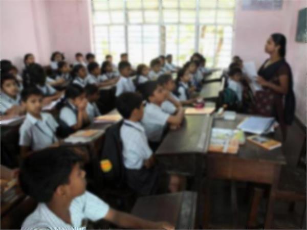 200 teachers issues notices