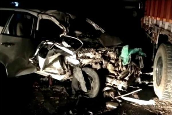 truck and inova hit a horrific collision  5 deaths