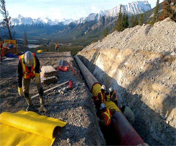 canada explores options as kinder morgan halts pipeline work