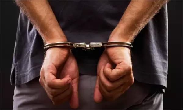 7 daram alcohol one accused arrested 