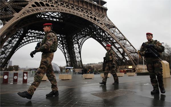 paris  strike by security staff forces closure of eiffel tower