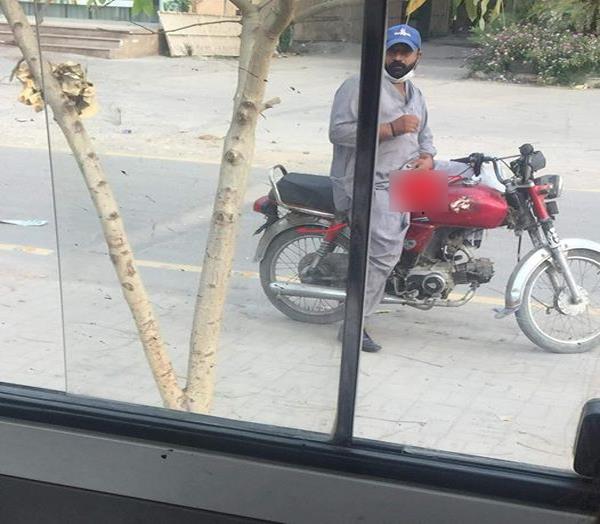 pak man masturbated on public place pictures gone viral