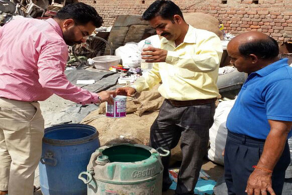 ਕਬਾੜੀਏ ਦੀ ਦੁਕਾਨ ਚੋਂ ਮਿਲਿਆ ਡੇਂਗੂ ਦਾ ਲਾਰਵਾ