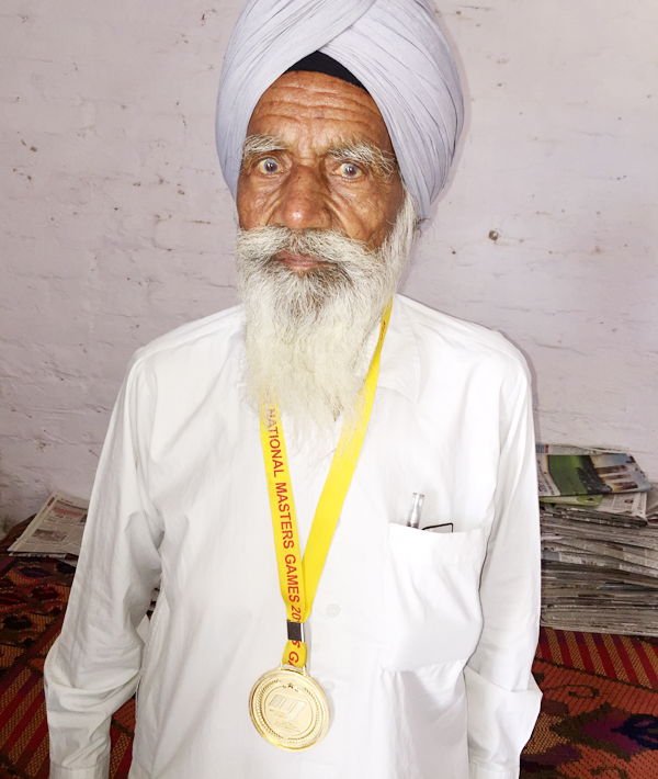 90 ਸਾਲ ਦੇ ਬਾਬੇ ਨੇ ਗੋਲਡ ਮੈਡਲ ਜਿੱਤ ਕੇ ਇਲਾਕੇ ਦਾ ਨਾਂ ਰੌਸ਼ਨ ਕੀਤਾ