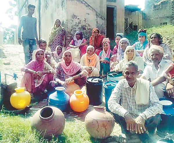 the dropout of the drinking water drops