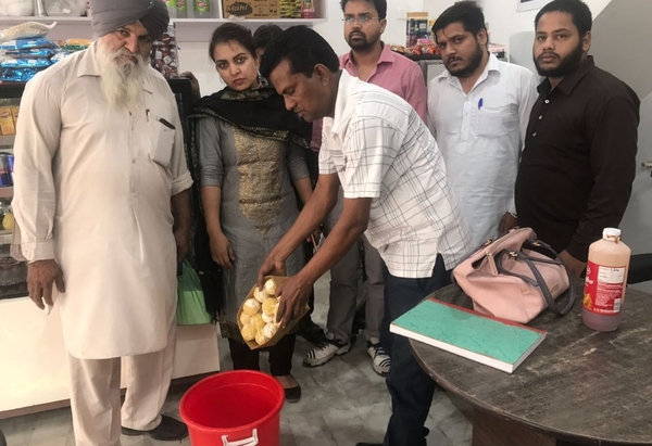 ਸਿਹਤ ਵਿਭਾਗ ਦੀ ਟੀਮ ਨੇ ਭਰੇ 9 ਵਸਤਾਂ ਦੇ ਸੈਂਪਲ ਮੌਕੇ ’ਤੇ ਨਸ਼ਟ ਕਰਵਾਏ ਗਲੇ-ਸਡ਼ੇ ਫਲ