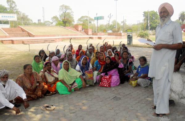 naraga workers pay attention on salary payment
