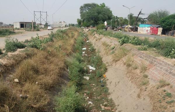 35 villages due to non cleaning of   kigwa   canal for 15 years is affected