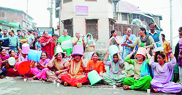 ਅੰਤਰ-ਵਿਰੋਧਾਂ ''ਚ ਘਿਰੀ ਹਿਮਾਚਲ ਪ੍ਰਦੇਸ਼ ਦੀ ਸਰਕਾਰ