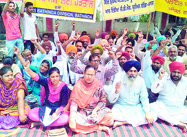 ਮੁਲਾਜ਼ਮਾਂ ਨੇ ਡਾਕਘਰ ਦੇ ਸਾਹਮਣੇ ਸ਼ੁਰੂ ਕੀਤੀ ਭੁੱਖ ਹੜਤਾਲ