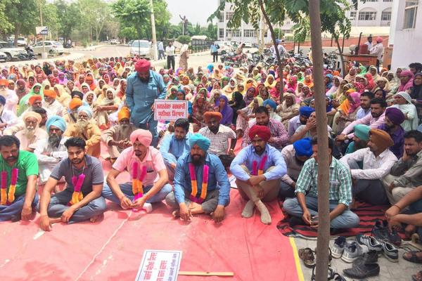 15 days of hunger strike by manrega employees