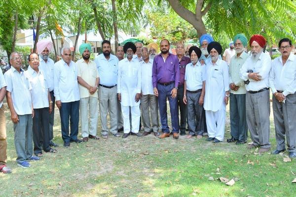 the punjab government  s silence has raised pensioners  shouting slogans