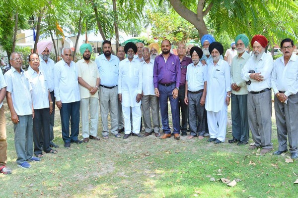 ਪੰਜਾਬ ਸਰਕਾਰ ਦੀ ਚੁੱਪ ਤੋਂ ਪੈਨਸ਼ਨਰ ਪ੍ਰੇਸ਼ਾਨ, ਕੀਤੀ ਨਾਅਰੇਬਾਜ਼ੀ