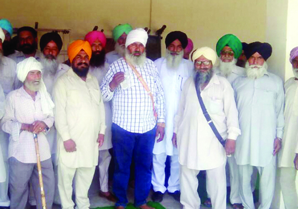 ਨੰਗਲ ਦੇ ਸਰਪੰਚ ''ਤੇ ਦਾੜ੍ਹੀ ਤੇ ਦਸਤਾਰ ਦੀ ਬੇਅਦਬੀ ਕਰਨ ਦੇ ਲੱਗੇ ਦੋਸ਼