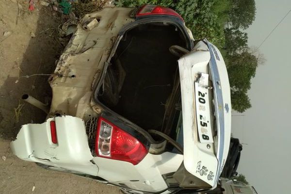 ਸੜਕ ਹਾਦਸੇ ''ਚ ਔਰਤ ਦੀ ਮੌਤ, ਪੁੱਤਰ ਤੇ ਚਾਲਕ ਜ਼ਖਮੀ