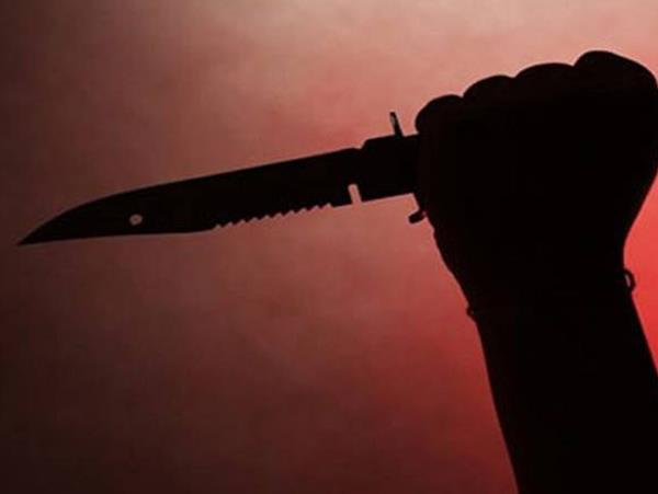 a knife in the belly surrounded the young man