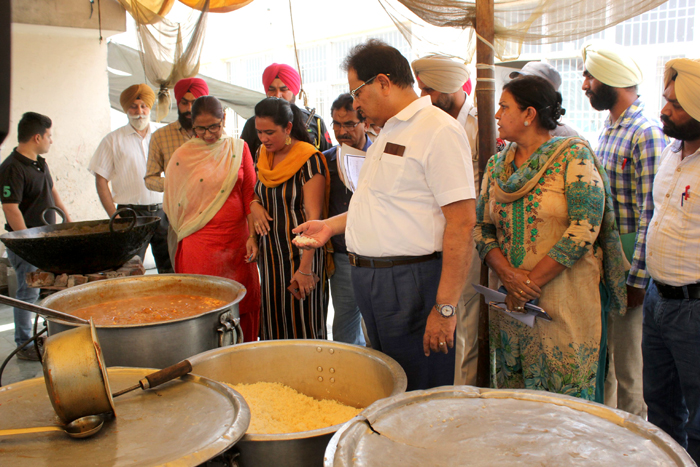 ਵਿਦਿਆਰਥੀਆਂ ਦੇ ਭੋਜਨ ''ਚ ਕੋਈ ਕਮੀ ਬਰਦਾਸ਼ਤ ਨਹੀਂ : ਸੋਨੀ