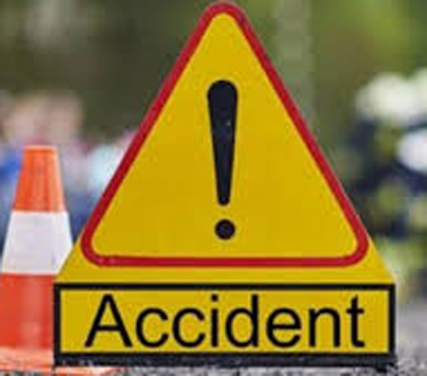 ਪਸ਼ੂ ਨੂੰ ਬਚਾਉਂਦਿਆਂ ਤੇਜ਼ ਰਫ਼ਤਾਰ ਦੁੱਧ ਵਾਲੀ ਗੱਡੀ ਪਲਟੀ