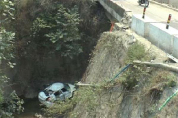 kedarnath  pilgrims  cars  fall