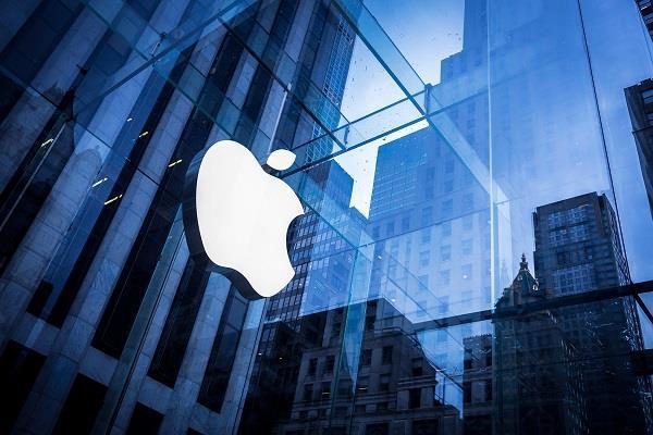 apple brings everyone can code to schools serving blind and deaf students