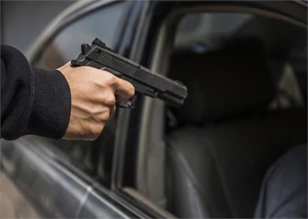 gangster stolen a car