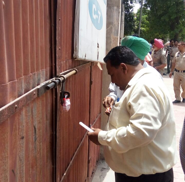 ਨਿਗਮ ਹੋਇਆ ਸਖਤ 5 ਦੁਕਾਨਾਂ, ਇਕ ਸ਼ੋਅਰੂਮ ਤੇ ਇਕ ਟਾਵਰ ਕੀਤਾ ਸੀਲ