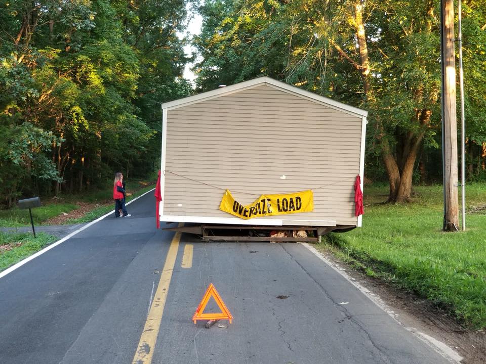 ਅਮਰੀਕਾ : ਡੋਵਾਰ ''ਚ ਕੋਈ ਸੜਕ ਵਿਚਾਲੇ ਛੱਡ ਗਿਆ ਆਪਣਾ ''ਘਰ''