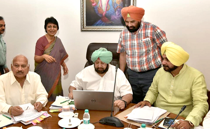 ਮੁੱਖ ਮੰਤਰੀ ਨੇ ਗੈਂਗਸਟਰਾਂ ਅਤੇ ਨਸ਼ਿਆਂ ਖਿਲਾਫ ਹੋਰ ਪ੍ਰਭਾਵਸ਼ਾਲੀ ਢੰਗ ਨਾਲ ਕੰਮ ਕਰਨ ਦੇ ਦਿੱਤੇ ਨਿਰਦੇਸ਼