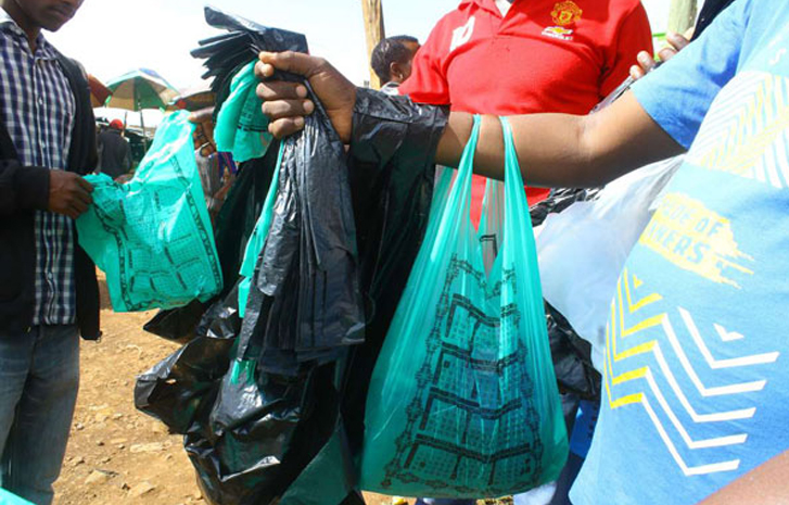 ਗੁਜਰਾਤ ''ਚ ਪਲਾਸਟਿਕ ''ਤੇ ਪਾਬੰਦੀ ਨਾਲ 2000 ਤੋਂ ਜ਼ਿਆਦਾ ਇਕਾਈਆਂ ''ਤੇ ਖ਼ਤਰਾ