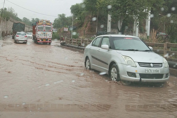 ਮੀਂਹ ਨਾਲ ਮਿਲੀ ਧੂਡ਼-ਮਿੱਟੀ ਤੋਂ ਰਾਹਤ