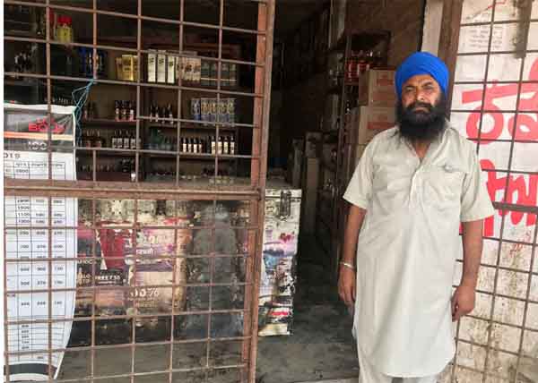 ਅਣਪਛਾਤੇ ਵਿਅਕਤੀਆਂ ਨੇ ਠੇਕਿਆਂ ਨੂੰ ਲਾਈ ਅੱਗ
