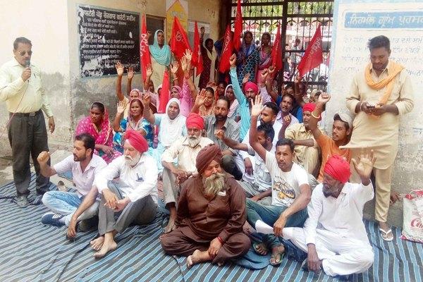 maganrega workers dharna
