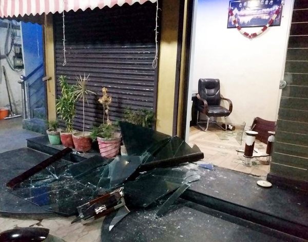 ਕੁਬੇਰ ਹੋਟਲ ’ਚ ਲਡ਼ਕਿਆਂ ਨੇ ਕੀਤੀ ਭੰਨ-ਤੋਡ਼