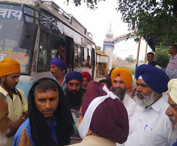 ਵਧੇ ਕਿਰਾਏ ਵਿਰੁੱਧ ਮਿੰਨੀ ਬੱਸਾਂ ਰੋਕੀਆਂ