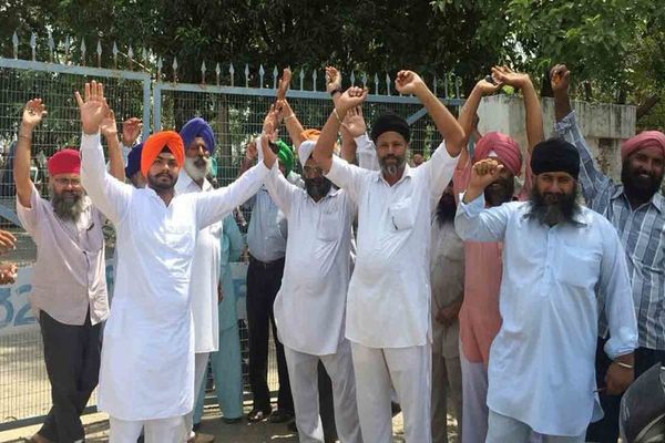 ਬਿਜਲੀ ਨਾ ਮਿਲਣ ਕਾਰਨ ਕਿਸਾਨਾਂ ਵੱਲੋਂ ਪਾਵਰਕਾਮ ਵਿਰੁੱਧ ਰੋਸ ਧਰਨਾ