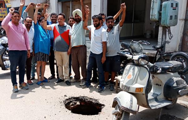 dusse road in the suburbs of the city