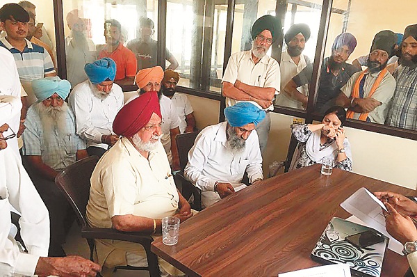 6 ਪਿੰਡਾਂ ਦੇ ਲੋਕਾਂ ਵੱਲੋਂ ਟੋਲ ਮੁਆਫ ਨਾ ਕਰਨ 'ਤੇ ਕੌਮੀ ਮਾਰਗ ਜਾਮ ਕਰਨ ਦੀ ਚਿਤਾਵਨੀ
