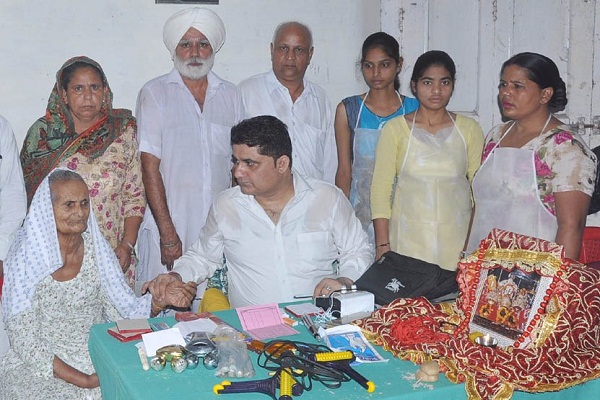 ਮੁਫਤ ਦਰਦ ਨਿਵਾਰਕ ਕੈਂਪ ਚ ਸੈਂਕੜੇ ਮਰੀਜ਼ਾਂ ਨੇ ਉਠਾਇਆ ਲਾਭ