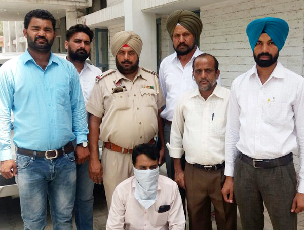 ਪੁਣੇ ਤੋਂ ਫੜ ਕੇ ਲਿਅਾਂਦਾ ਭਗੌੜਾ 5 ਮਿੰਟਾਂ ’ਚ ਹੋਇਆ ਰਿਹਾਅ