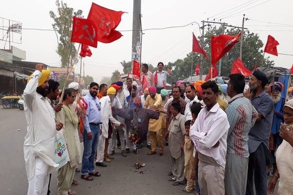 ਸੀ. ਪੀ. ਆਈ. ਨੇ ਮੋਦੀ ਸਰਕਾਰ ਦਾ ਪੁਤਲਾ ਫੂਕਿਆ