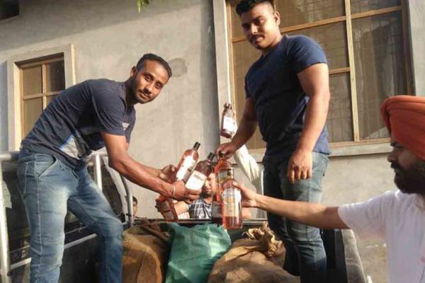 ਛਾਪੇਮਾਰੀ ਦੌਰਾਨ ਘਰ ’ਚੋਂ 103 ਬੋਤਲਾਂ ਸ਼ਰਾਬ ਬਰਾਮਦ